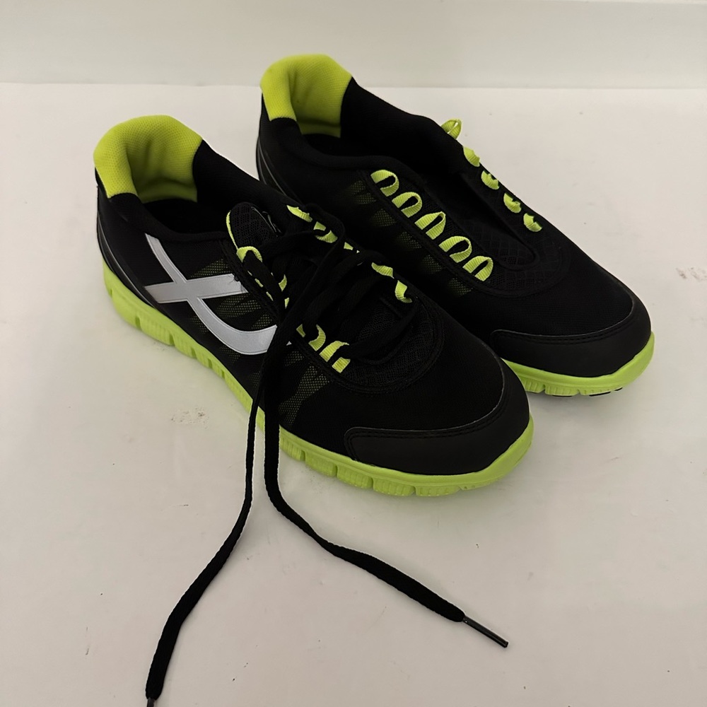 Brand new black and lime green running shoes size 250/8.5US shoes